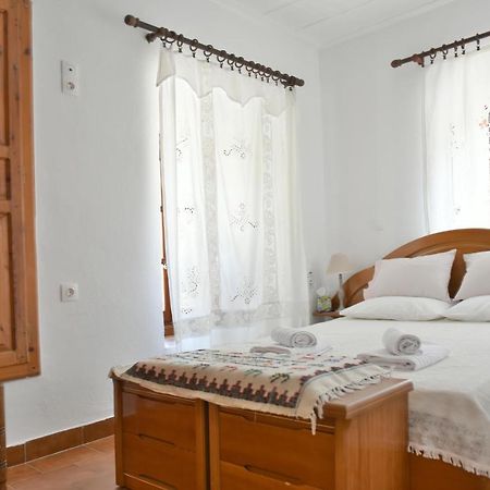 Grandmas Guest House Hydra  Eksteriør billede