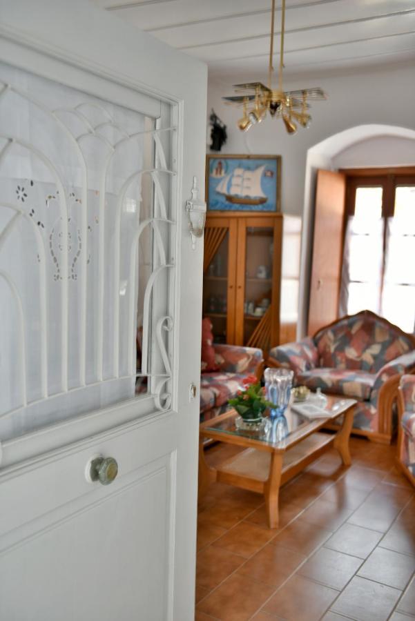 Grandmas Guest House Hydra  Eksteriør billede