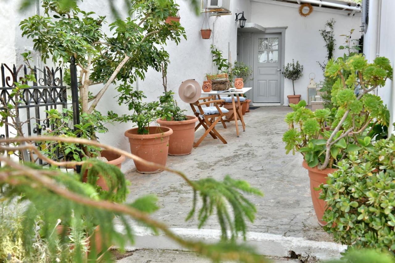 Grandmas Guest House Hydra  Eksteriør billede