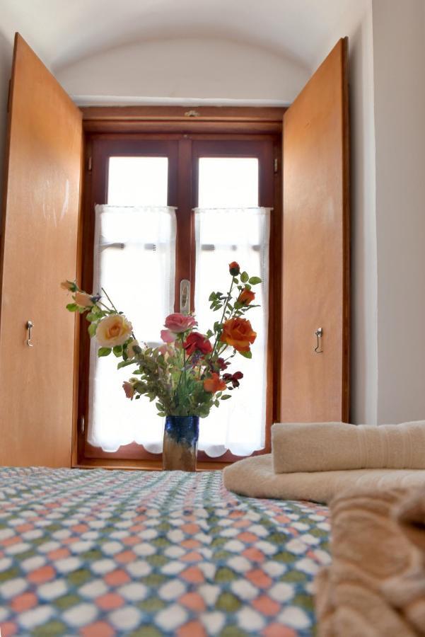 Grandmas Guest House Hydra  Eksteriør billede